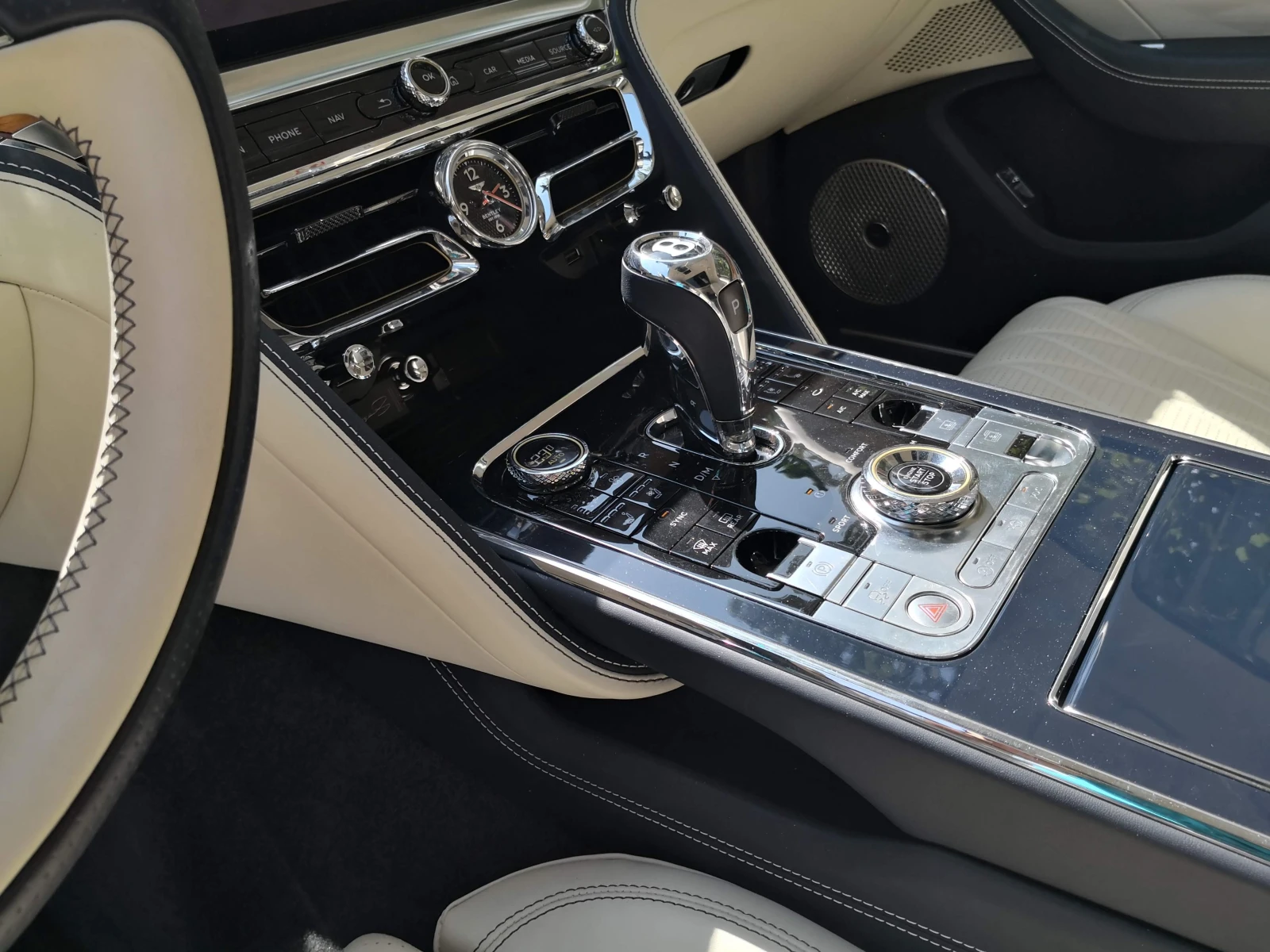 Bentley Flying Spur W12/ NAIM/ 3D WALNUT VENEER/ NIGHT VISION/ PANO/22 | Mobile.bg   11