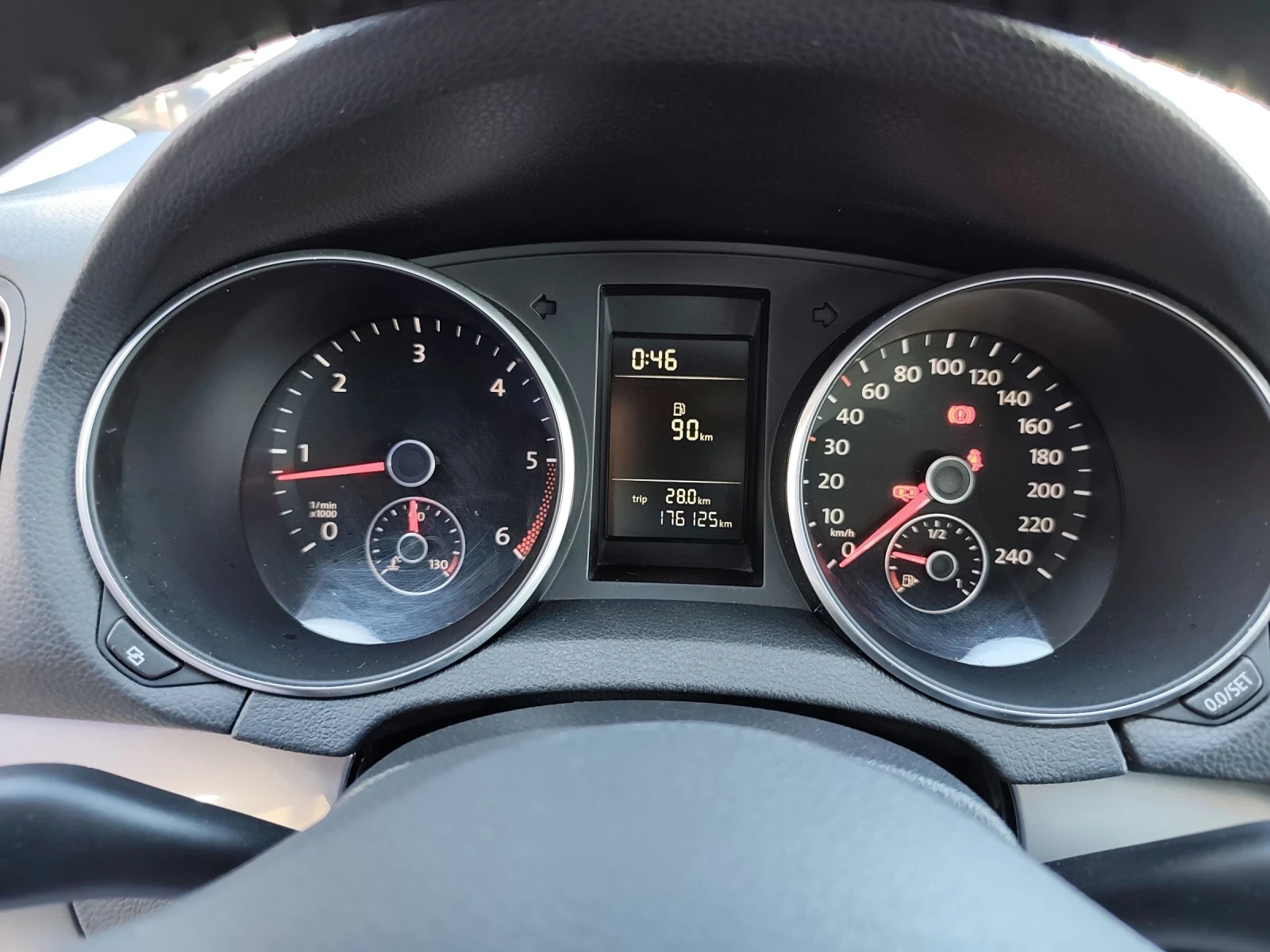 VW Golf 1.6 TDI  | Mobile.bg   13