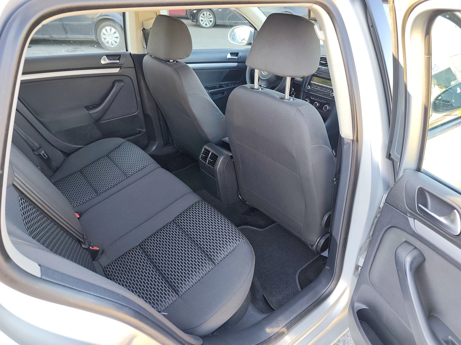 VW Golf 1.6 TDI  | Mobile.bg   15