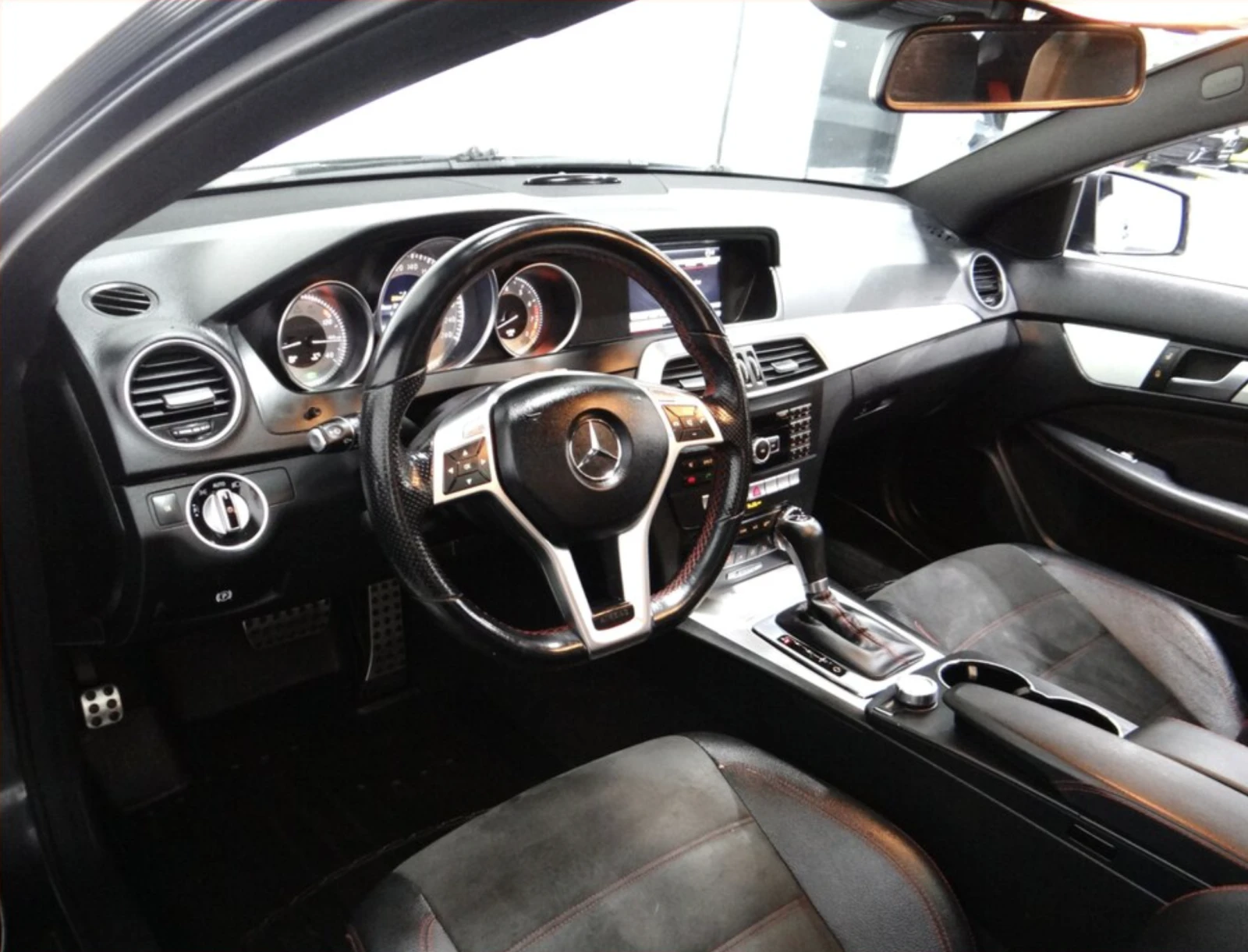 Mercedes-Benz C 350 4Matic Coupe / PANO / Sport Seats  | Mobile.bg   7