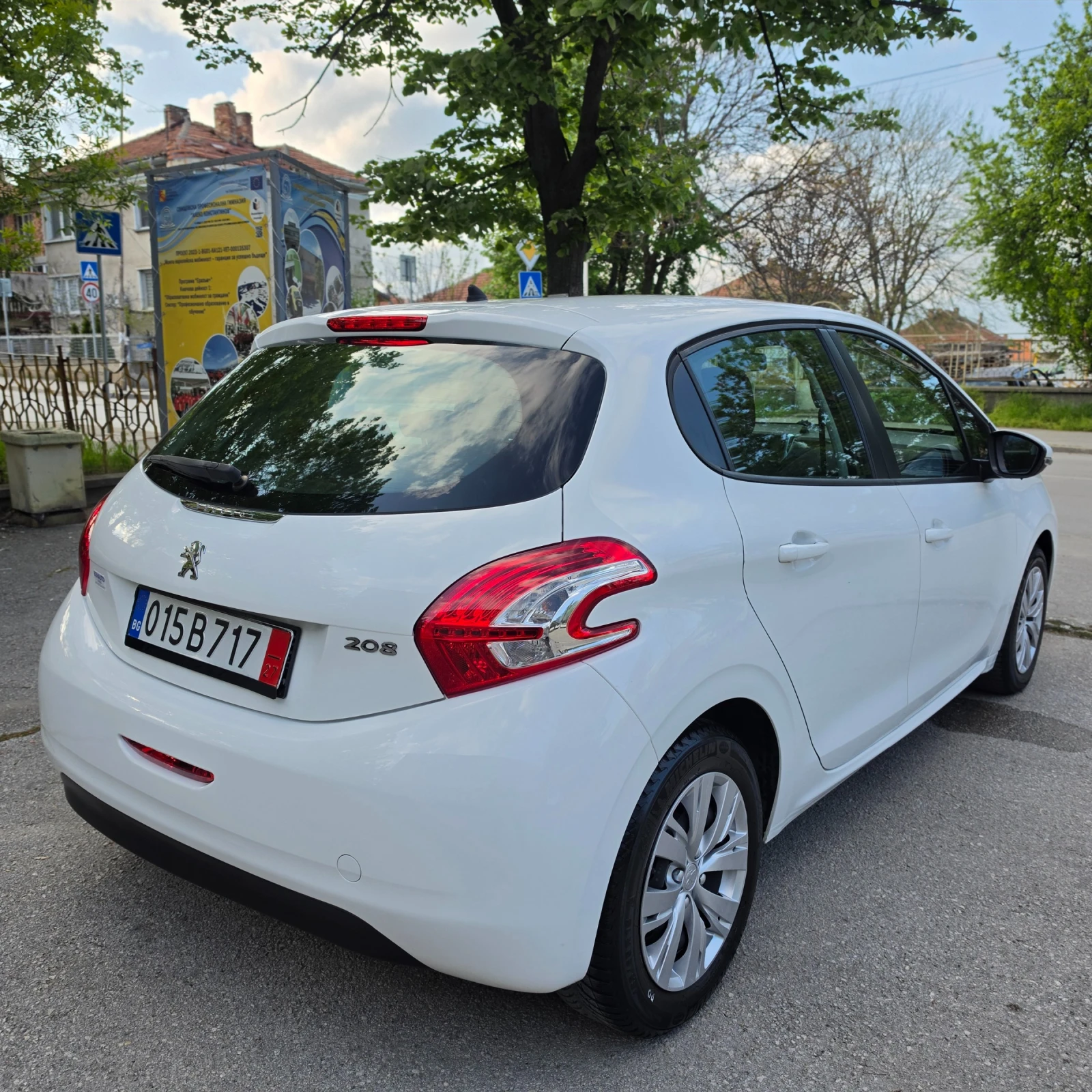 Peugeot 208 1.4HDI, снимка 4 - Автомобили и джипове - 54285598