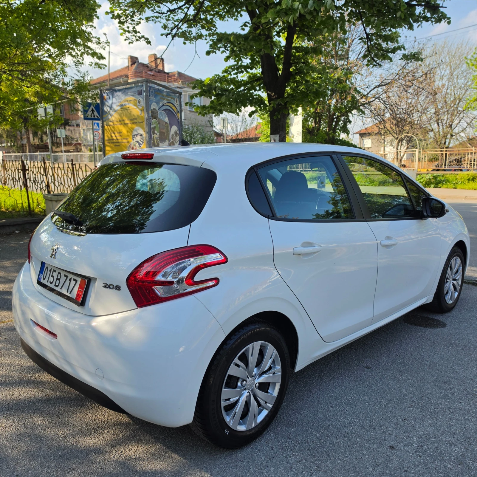 Peugeot 208 1.4HDI, снимка 16 - Автомобили и джипове - 54285598