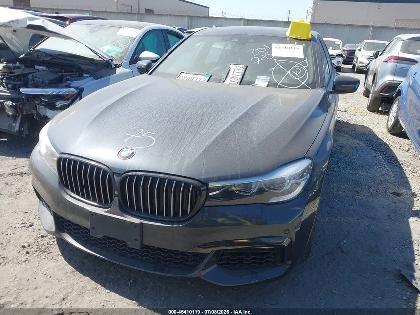 BMW 740 MPACK* PANO* AMBIENT* 360* HEADUP, снимка 2 - Автомобили и джипове - 55220092