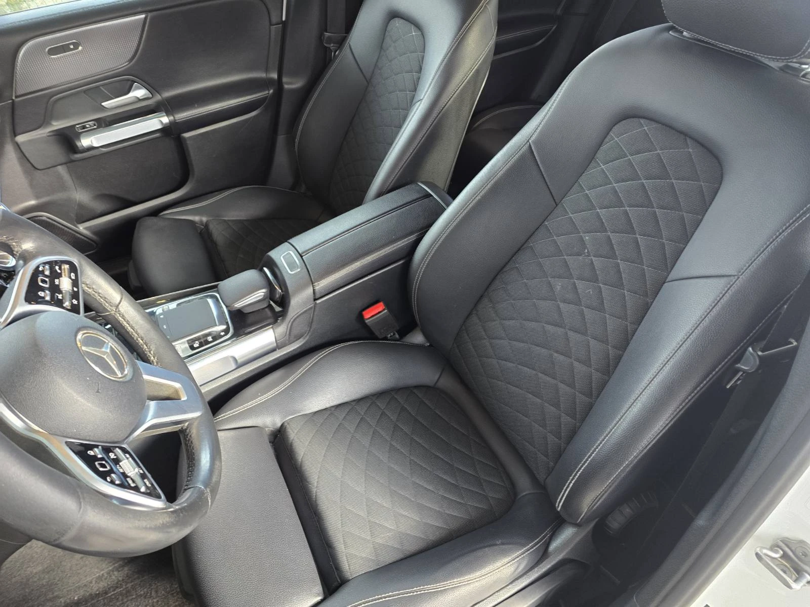 Mercedes-Benz GLB 200d DCT | |    | Mobile.bg   11