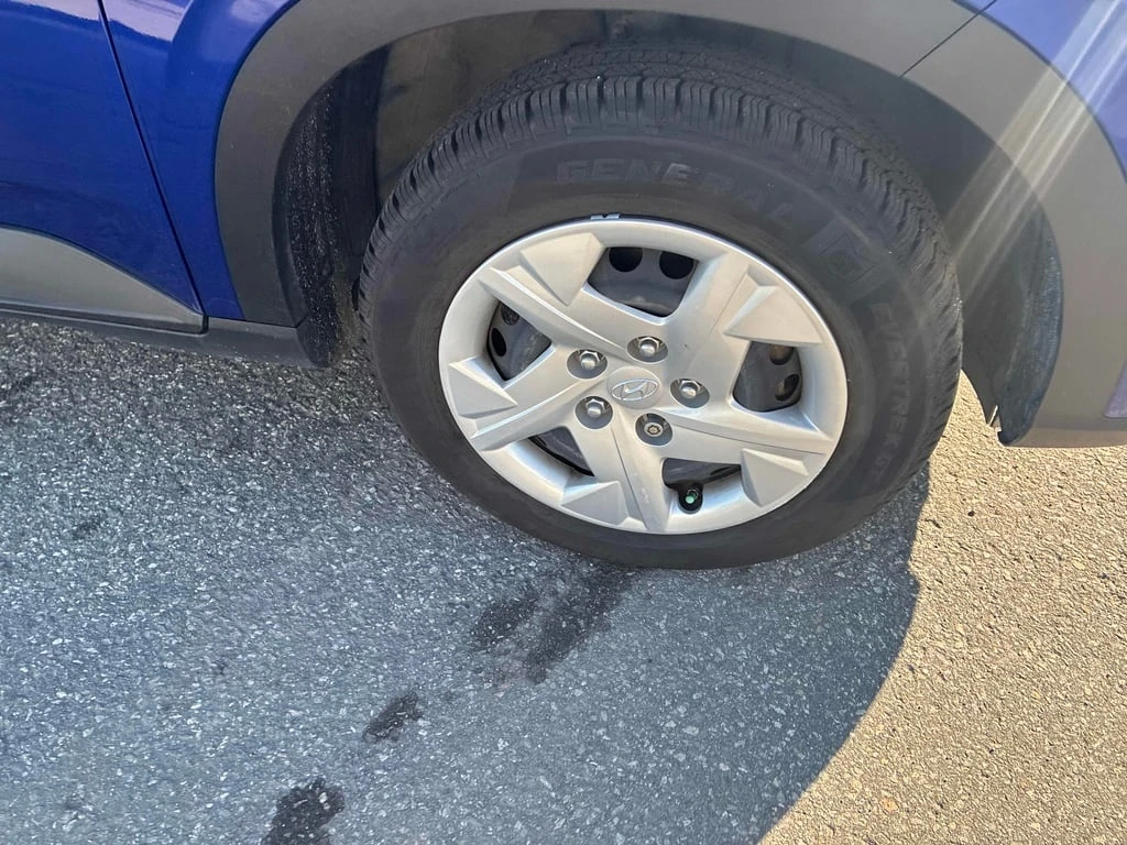 Hyundai Venue * Essential * CARFAX *    | Mobile.bg   7