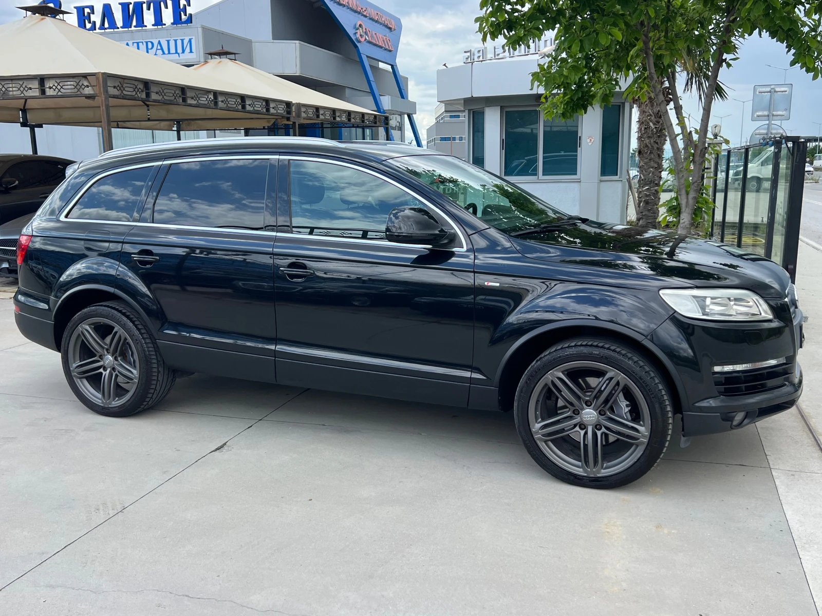 Audi Q7 3.0TDI-QUATTRO-S LINE-FULL SERVICE-ПРУЖИНИ-КАТОНОВ, снимка 4 - Автомобили и джипове - 54726403