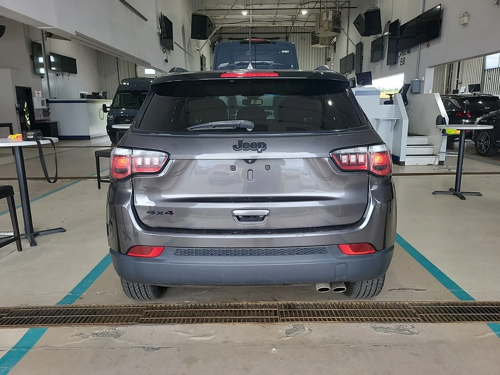 Jeep Compass 2.4L 4cyl 4WD | Mobile.bg � ����������� 17