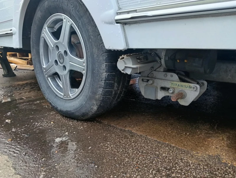 Каравана Swift СОЛАР/МУВЪР/ДУШ КАБИНА/ФОРСЕЛ/TV, снимка 7 - Каравани и кемпери - 53288364