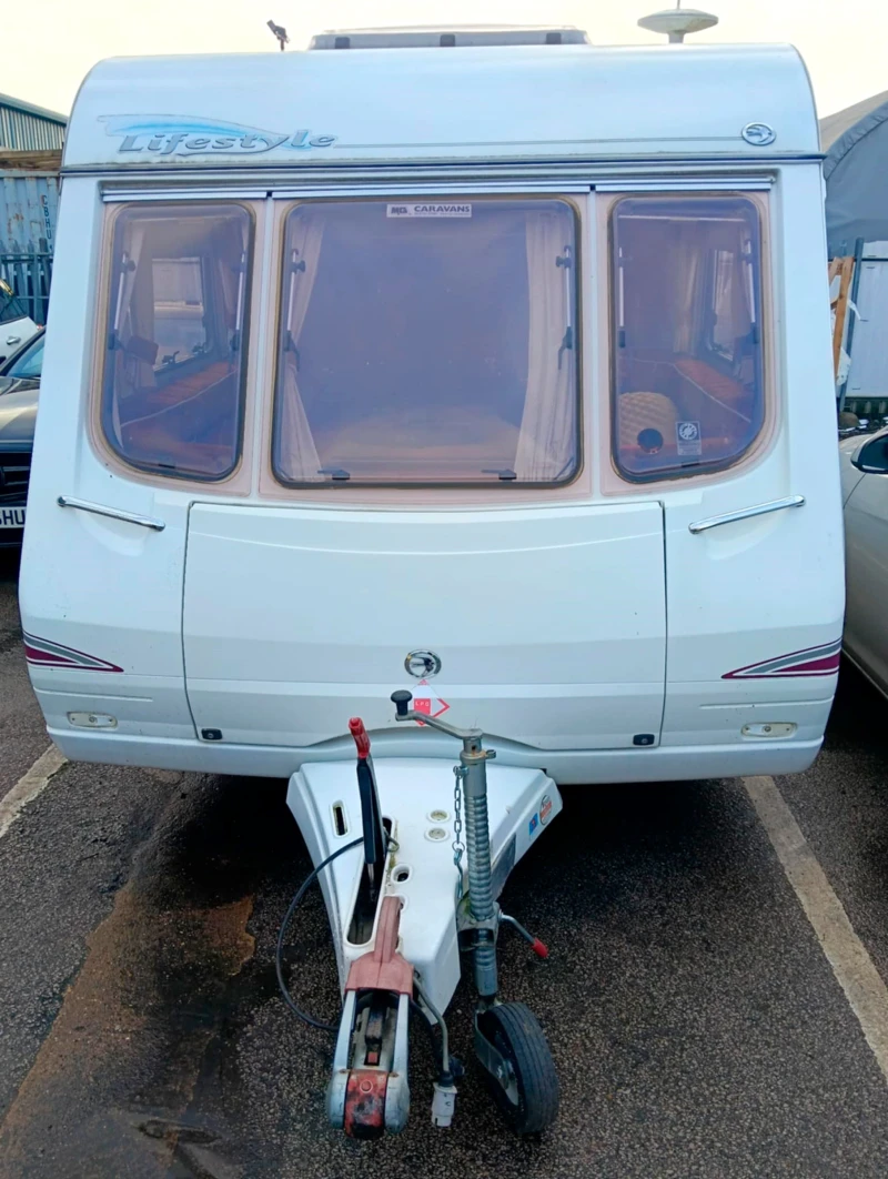 Каравана Swift СОЛАР/МУВЪР/ДУШ КАБИНА/ФОРСЕЛ/TV, снимка 4 - Каравани и кемпери - 53288364