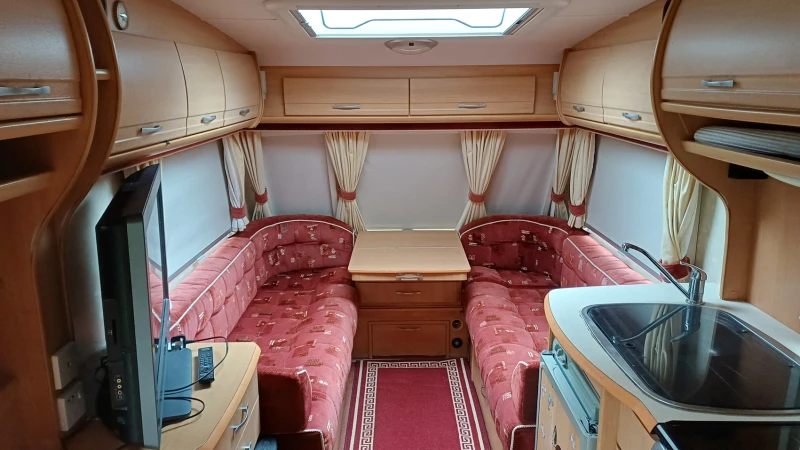 Каравана Swift СОЛАР/МУВЪР/ДУШ КАБИНА/ФОРСЕЛ/TV/ИНВЕРТОР, снимка 8 - Каравани и кемпери - 53288364