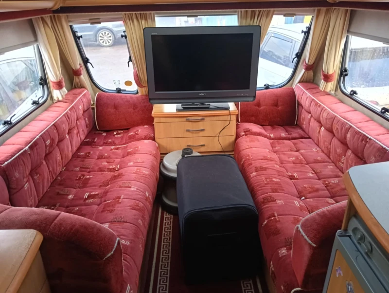 Каравана Swift СОЛАР/МУВЪР/ДУШ КАБИНА/ФОРСЕЛ/TV, снимка 8 - Каравани и кемпери - 53288364