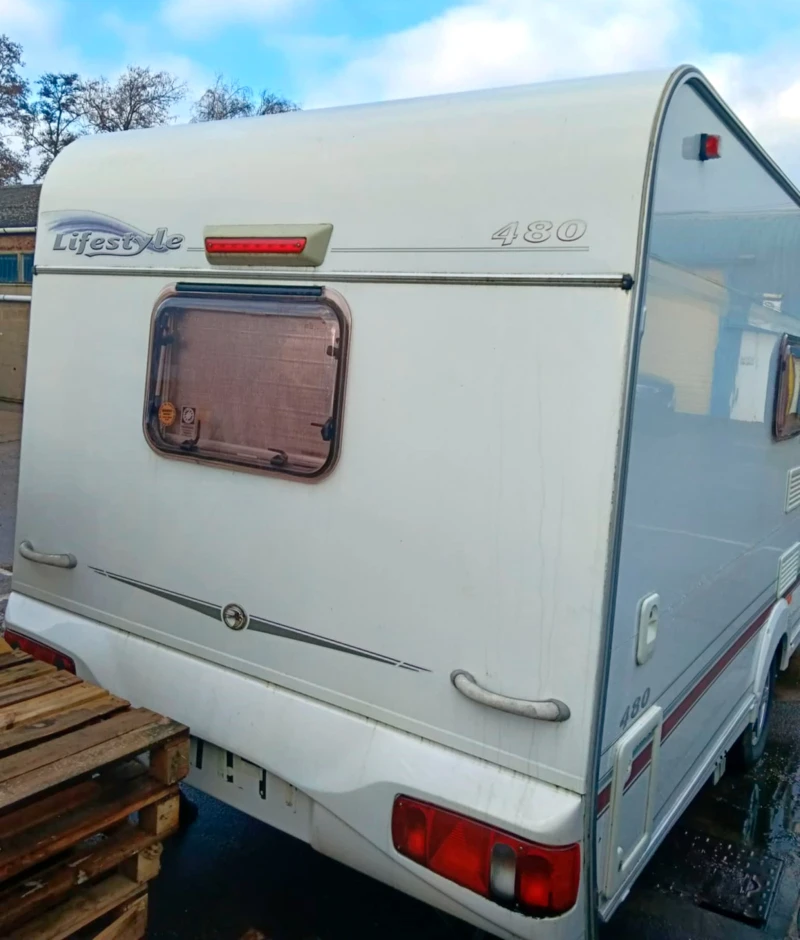 Каравана Swift СОЛАР/МУВЪР/ДУШ КАБИНА/ФОРСЕЛ/TV, снимка 5 - Каравани и кемпери - 53288364