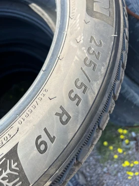 Гуми Зимни 235/55R19, снимка 2 - Гуми и джанти - 47709336