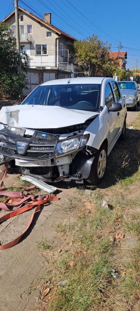 Dacia Sandero 61500км. 1.2 75к.с мотор скорости ОК, снимка 3