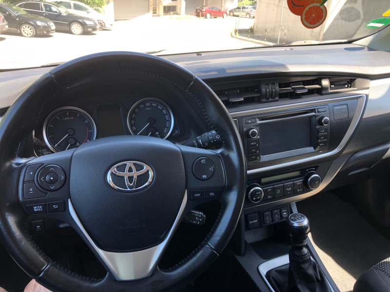 Toyota Auris, снимка 14 - Автомобили и джипове - 46227225