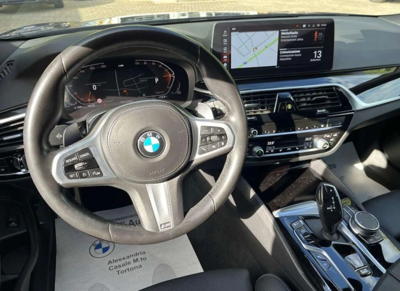 BMW 530 d M xDrive / Laser, снимка 10 - Автомобили и джипове - 47456595