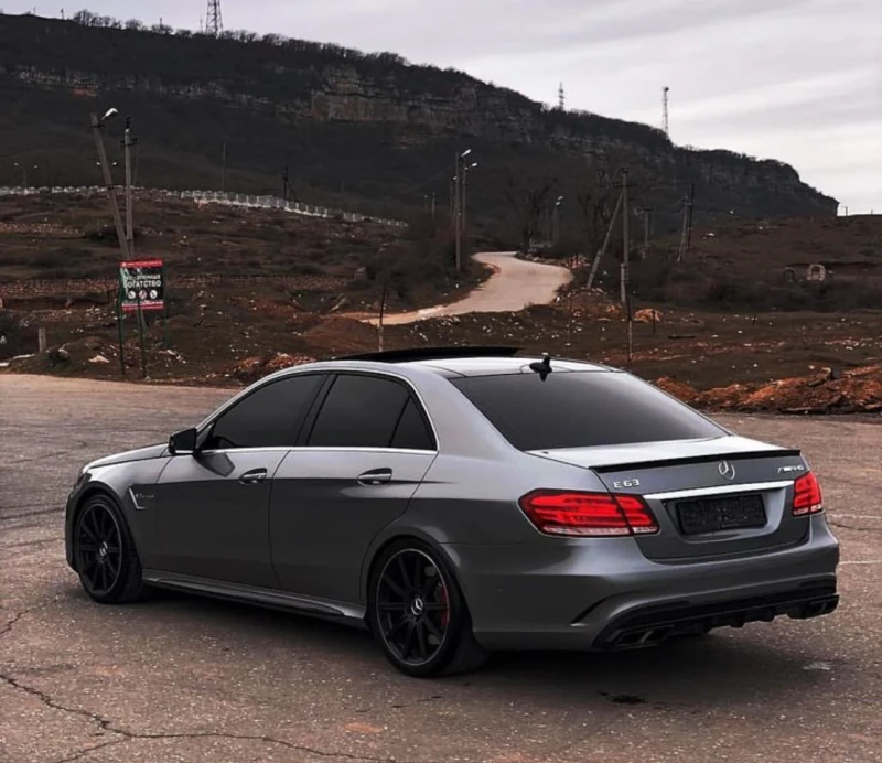 Mercedes-Benz E 63 AMG, снимка 1 - Автомобили и джипове - 48296825