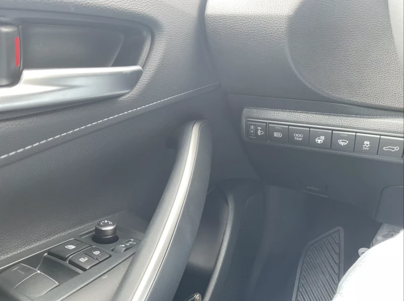 Toyota Corolla 2.0 TS Hybrid, снимка 8 - Автомобили и джипове - 52554602