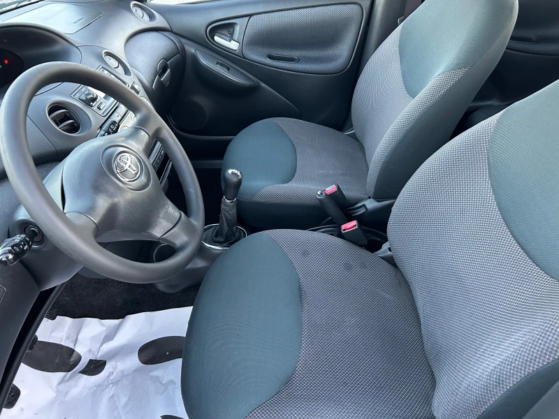 Toyota Yaris 1.4D-4D, снимка 8 - Автомобили и джипове - 52806197
