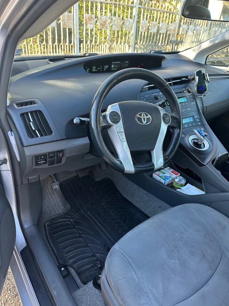 Toyota Prius 1.8 hybrid, снимка 7 - Автомобили и джипове - 52684905