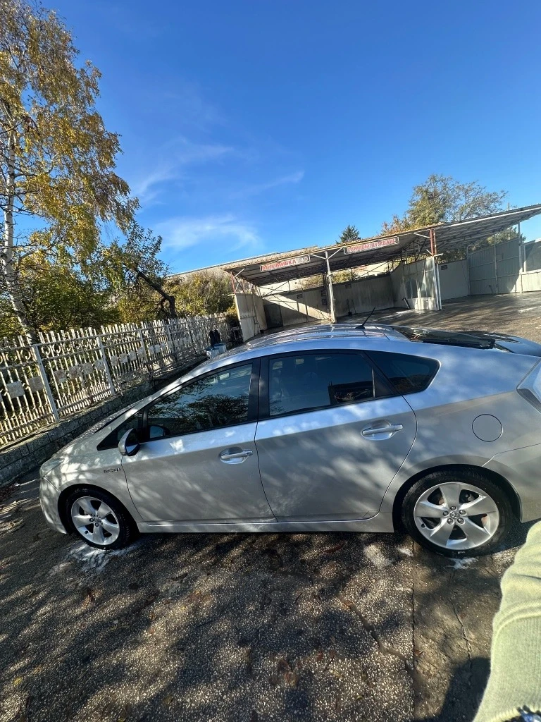 Toyota Prius 1.8 hybrid, снимка 5 - Автомобили и джипове - 52684905
