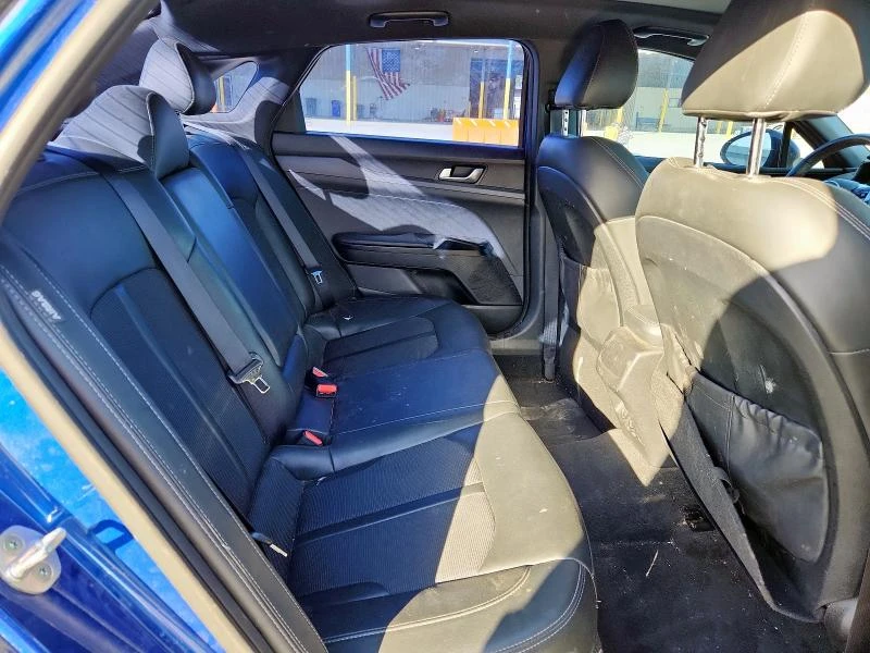 Kia K5 1.6L 4 Front-wheel Drive, снимка 13 - Автомобили и джипове - 53030848