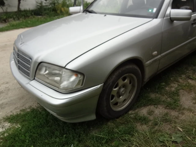 Mercedes-Benz C 220, снимка 2 - Автомобили и джипове - 53704157