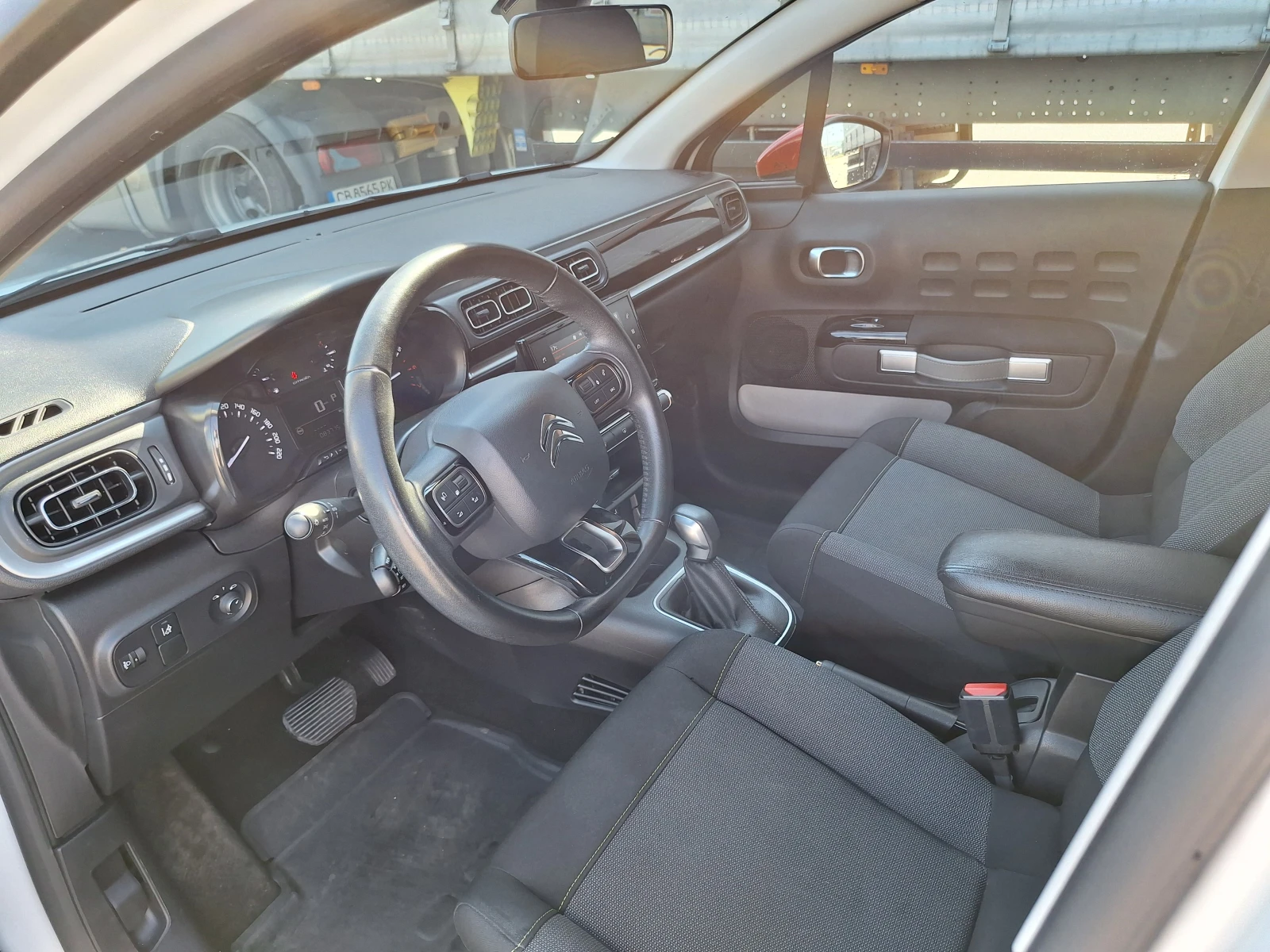 Citroen C3 1.2 PureTech 110 S&S EAT6 - изображение 8