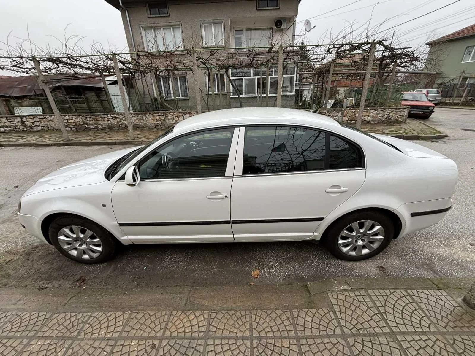 Skoda Superb 2.0TDI 140 к.с. - изображение 4