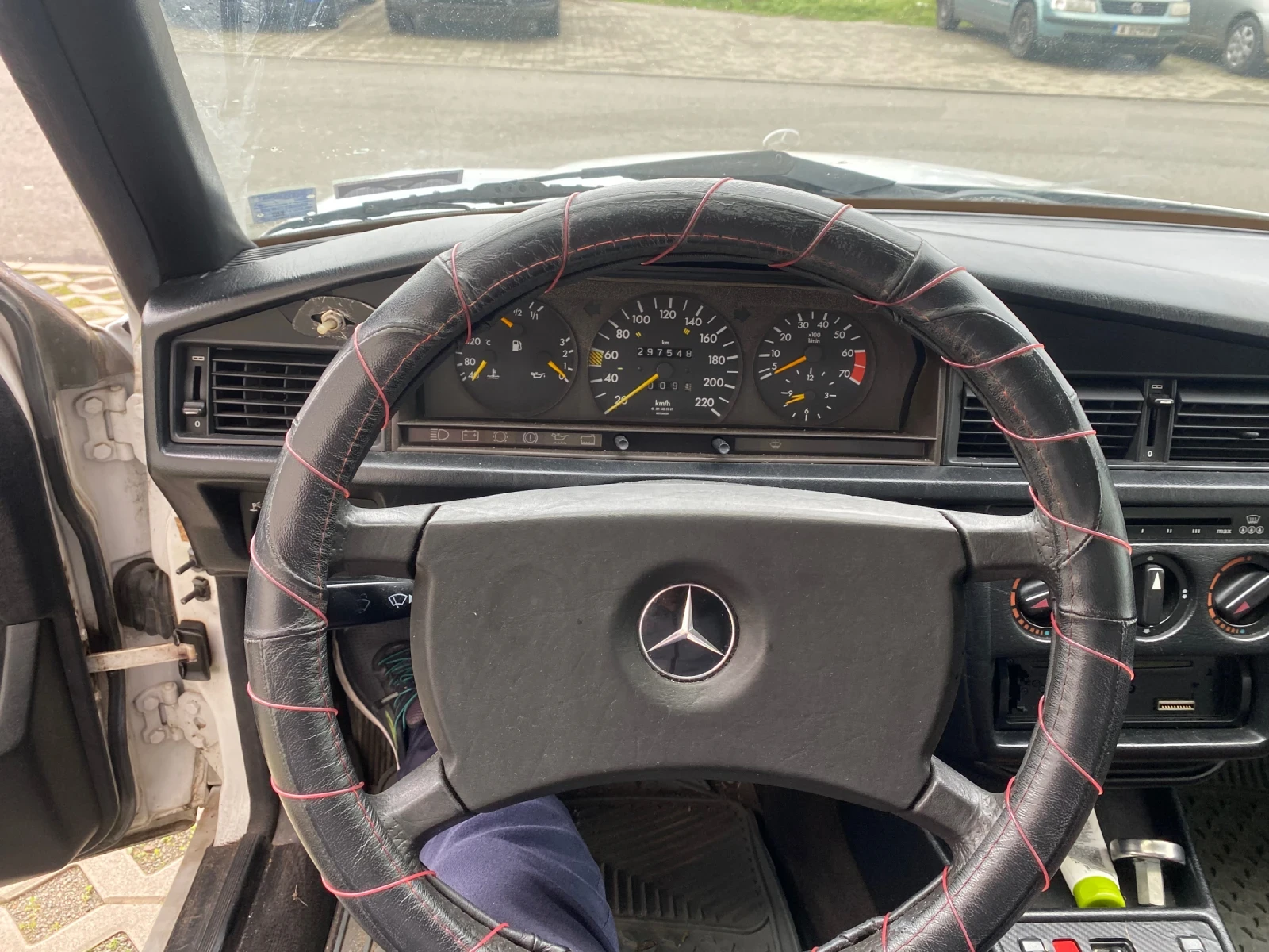 Mercedes-Benz 190  - изображение 7