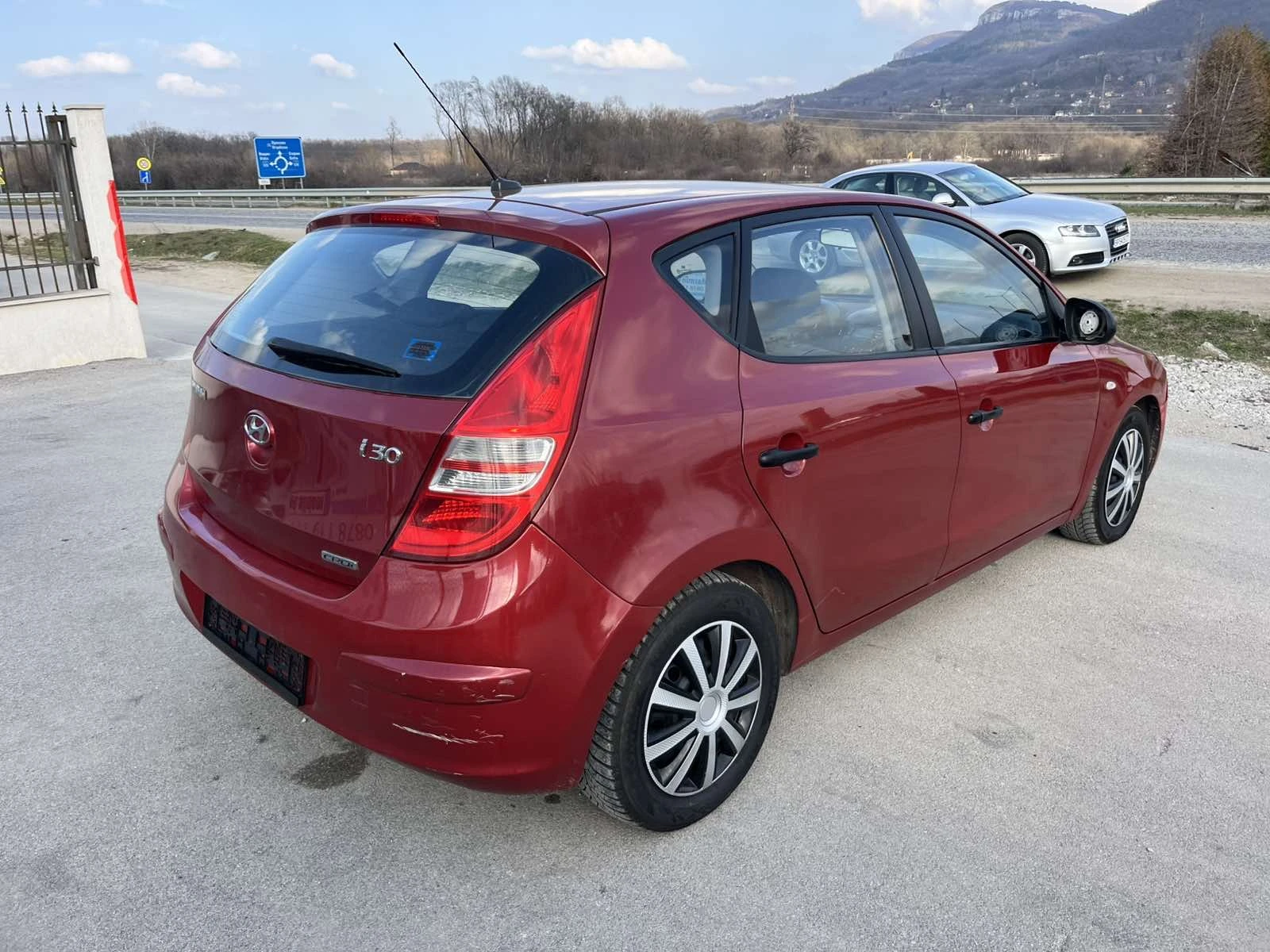 Hyundai I30 1.6CRDI 90кс EURO 4 КЛИМАТИК , снимка 4 - Автомобили и джипове - 53850750