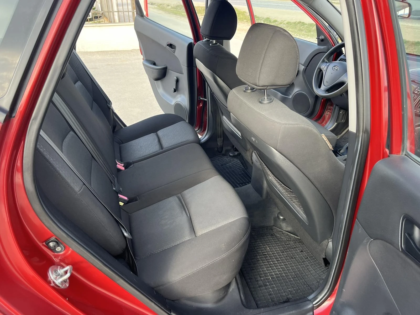 Hyundai I30 1.6CRDI 90кс EURO 4 КЛИМАТИК , снимка 10 - Автомобили и джипове - 53850750