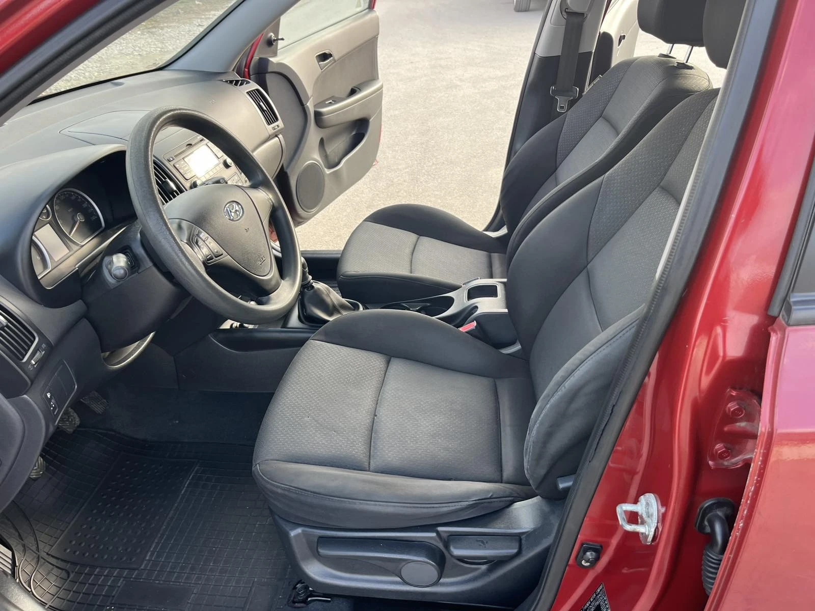 Hyundai I30 1.6CRDI 90кс EURO 4 КЛИМАТИК , снимка 8 - Автомобили и джипове - 53850750