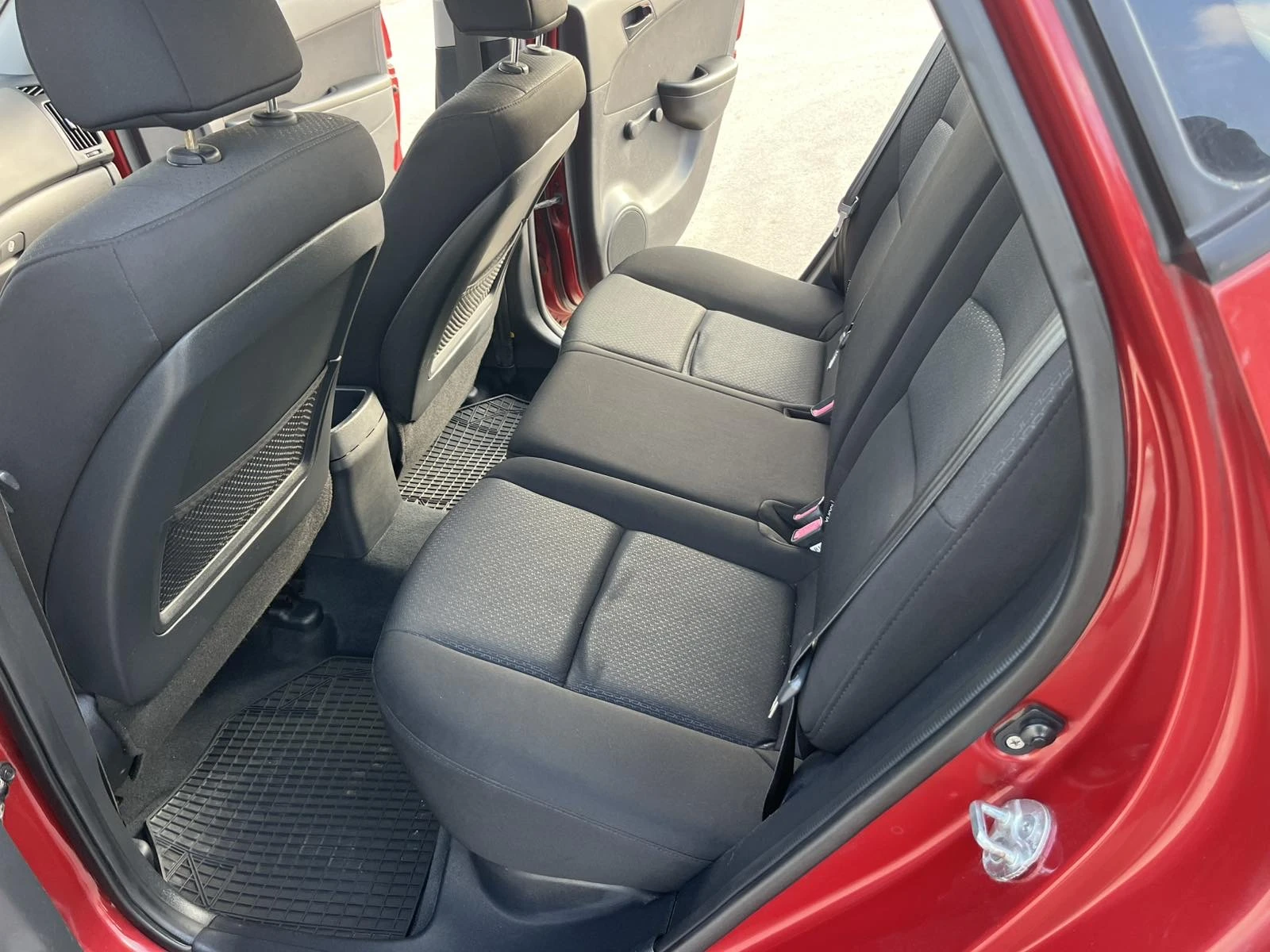 Hyundai I30 1.6CRDI 90кс EURO 4 КЛИМАТИК , снимка 9 - Автомобили и джипове - 53850750