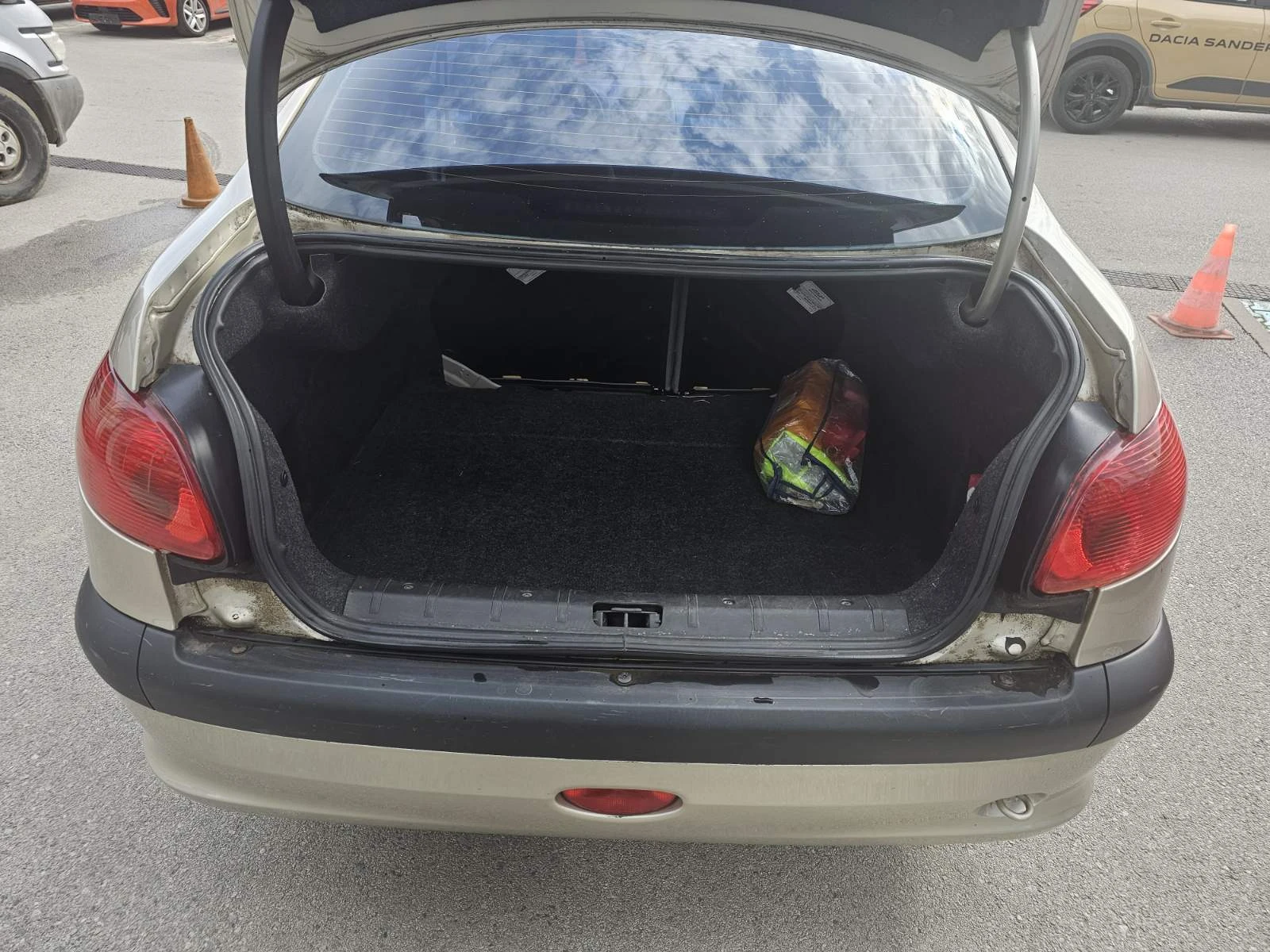 Peugeot 206 1.4, снимка 15 - Автомобили и джипове - 54123753