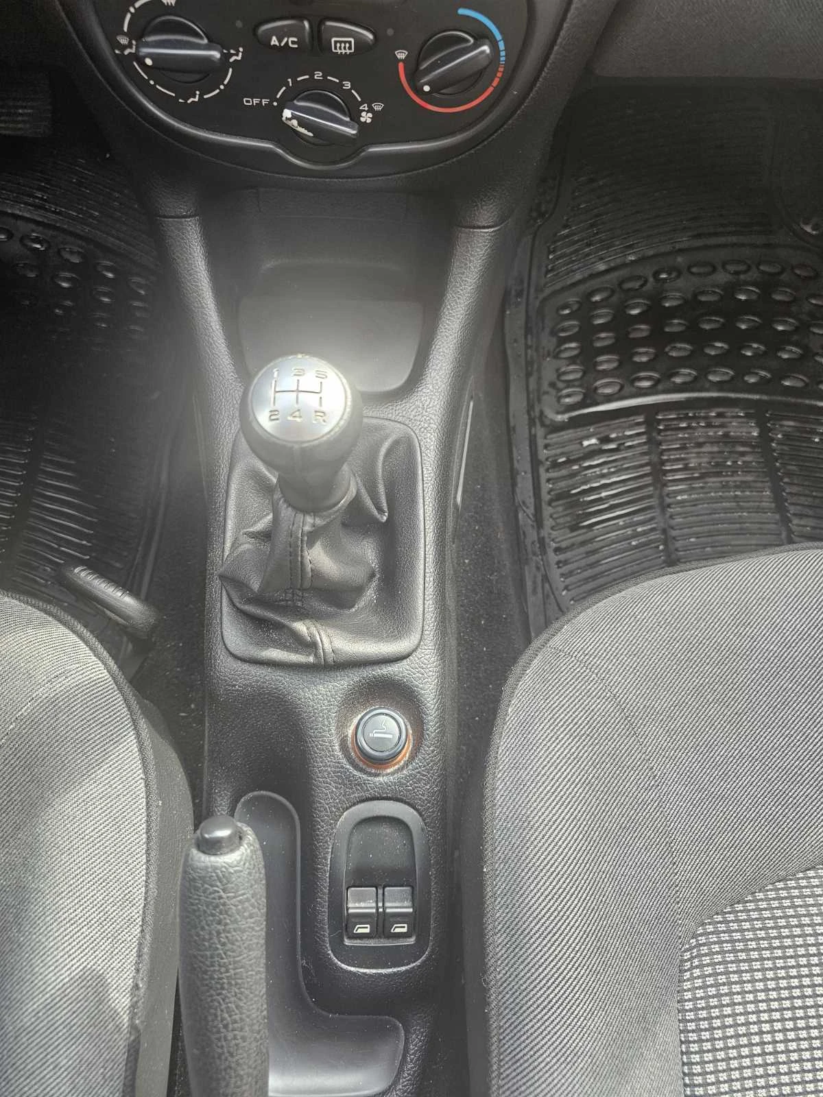 Peugeot 206 1.4, снимка 9 - Автомобили и джипове - 54123753