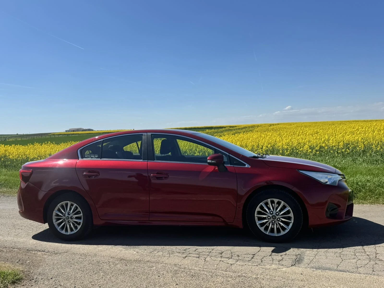 Toyota Avensis 1.8 Executive, снимка 8 - Автомобили и джипове - 54312369