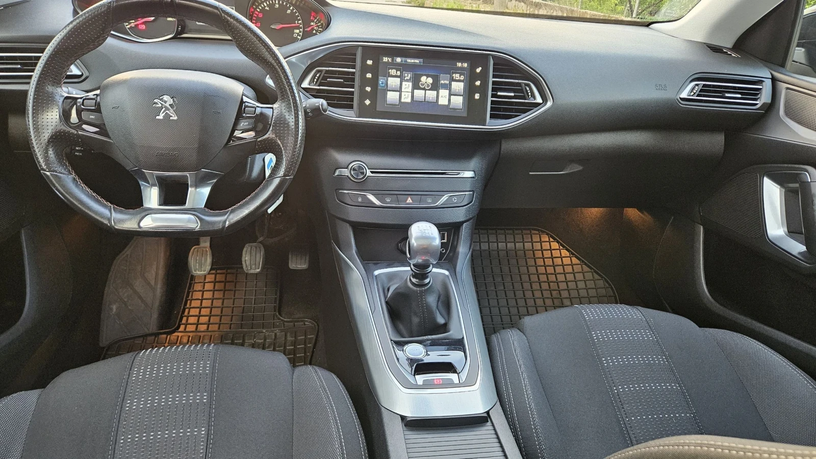 Peugeot 308 1.6 E-HDI , снимка 9 - Автомобили и джипове - 54795566