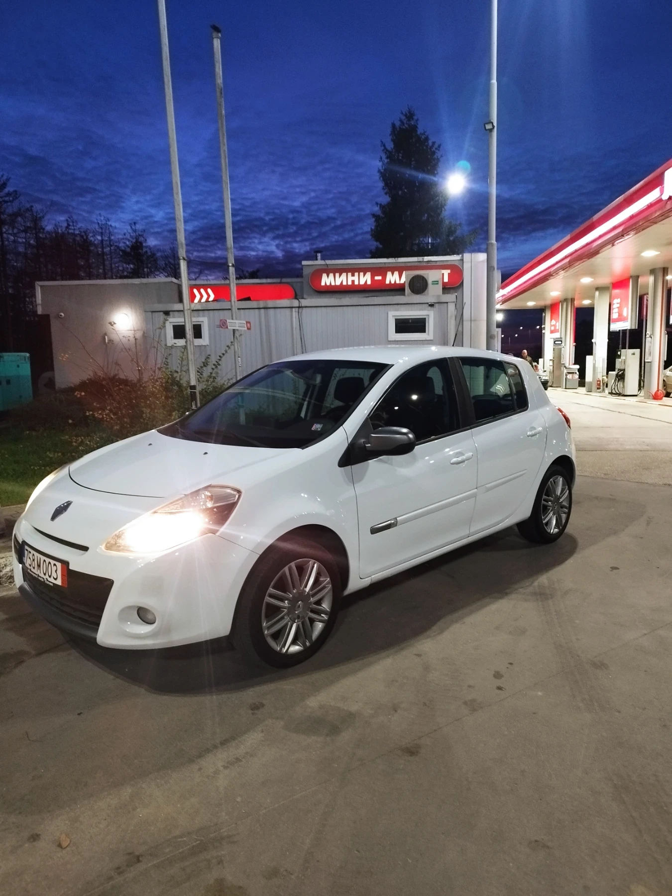 Renault Clio, снимка 9 - Автомобили и джипове - 55325379