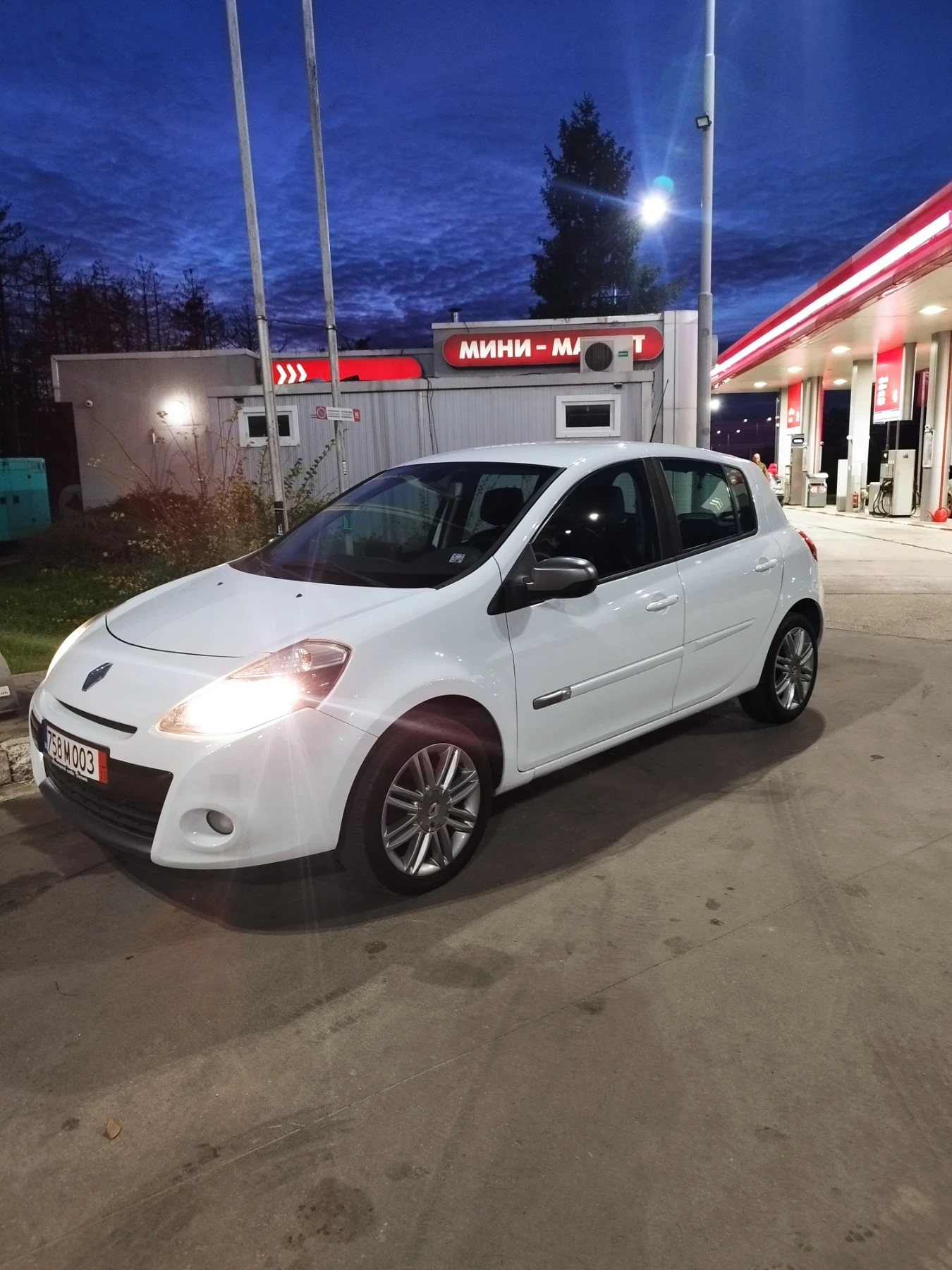 Renault Clio, снимка 11 - Автомобили и джипове - 55325379