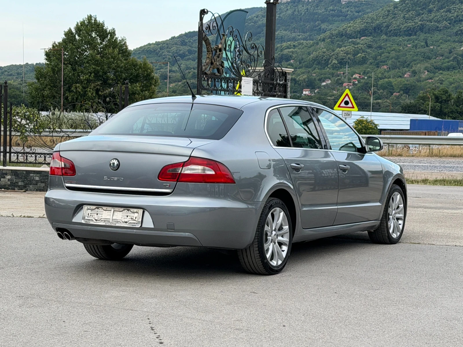 Skoda Superb 2.0TDI ИТАЛИЯ, снимка 12 - Автомобили и джипове - 55402775