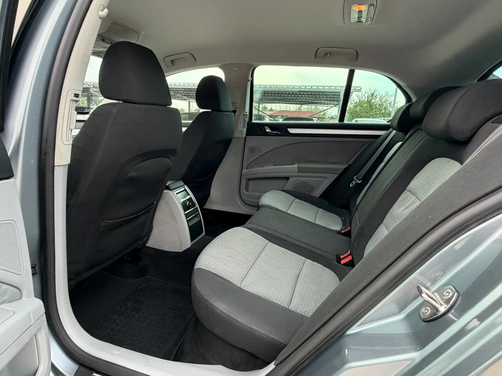 Skoda Superb 2.0TDI ИТАЛИЯ, снимка 8 - Автомобили и джипове - 55402775
