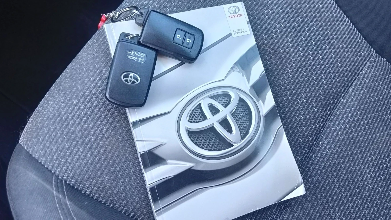 Toyota Yaris 1.5 Hybrid 101hp FACE LIFT, снимка 14 - Автомобили и джипове - 55738699