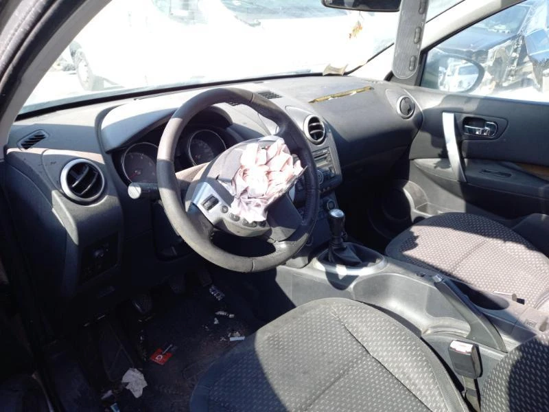 Nissan Qashqai 2.0 DCI, снимка 6 - Автомобили и джипове - 36928994