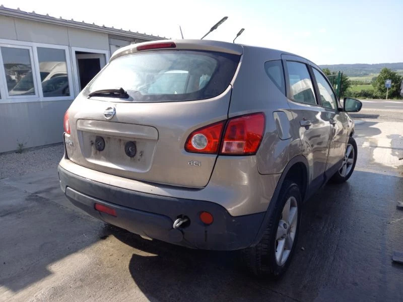 Nissan Qashqai 2.0 DCI, снимка 2 - Автомобили и джипове - 36928994