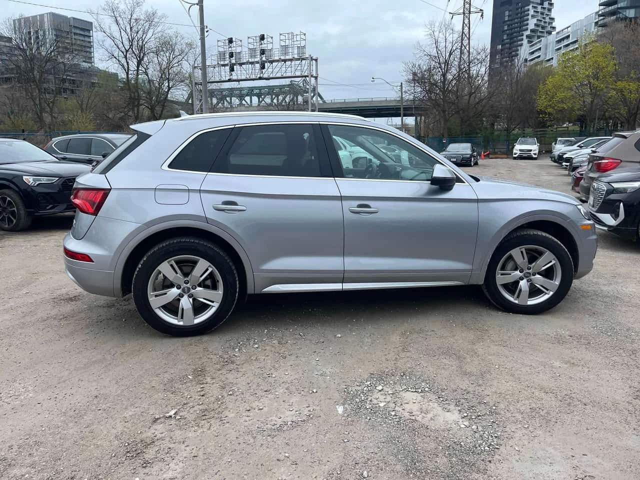 Audi Q5 * Technik * ОБДУХВАНЕ* BANG&OLFUSEN* , снимка 3 - Автомобили и джипове - 54360344