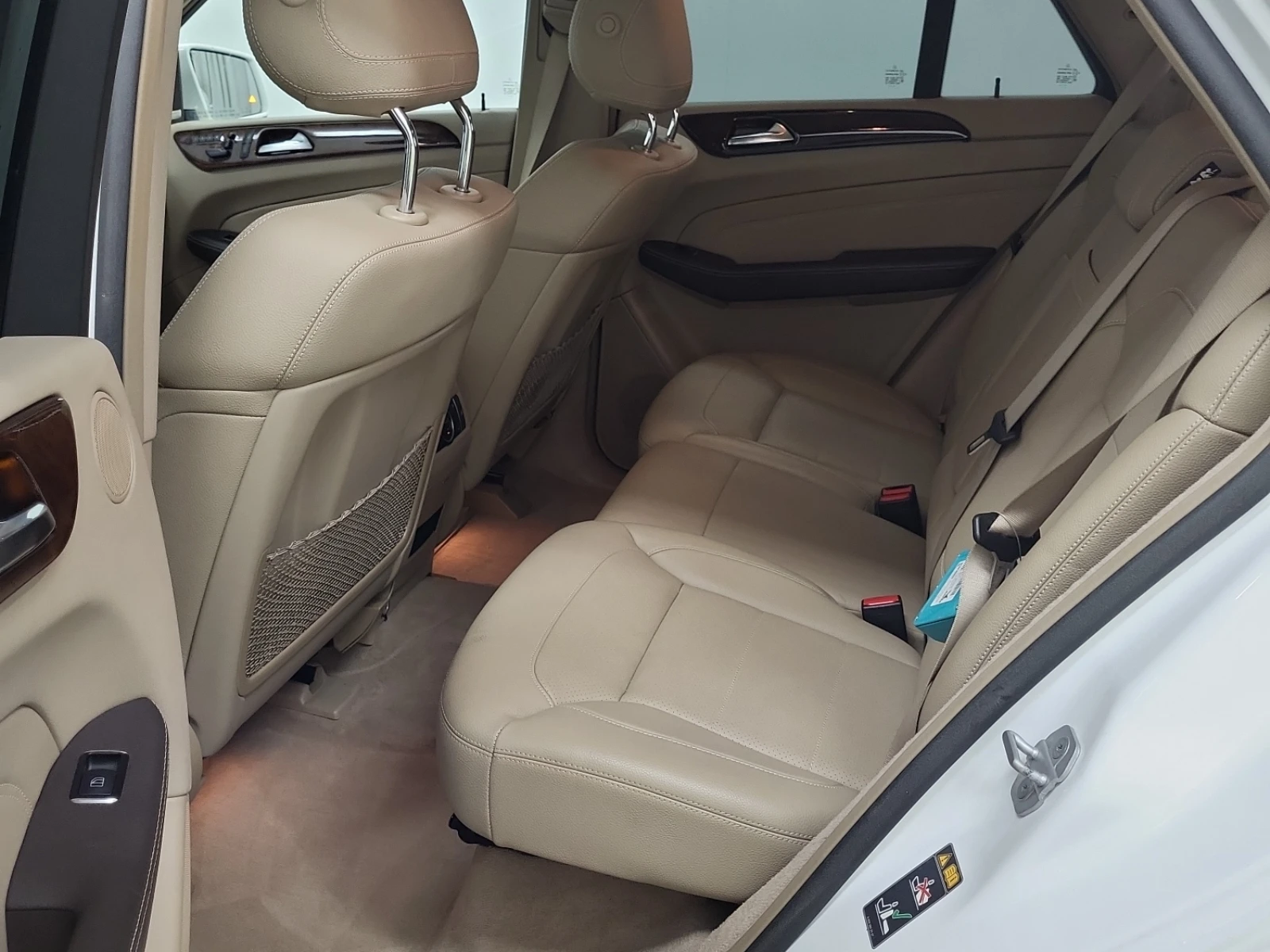 Mercedes-Benz ML 350 Harman/Kardon* 360View* Keyless* Подгрев* Пано, снимка 13 - Автомобили и джипове - 54998498