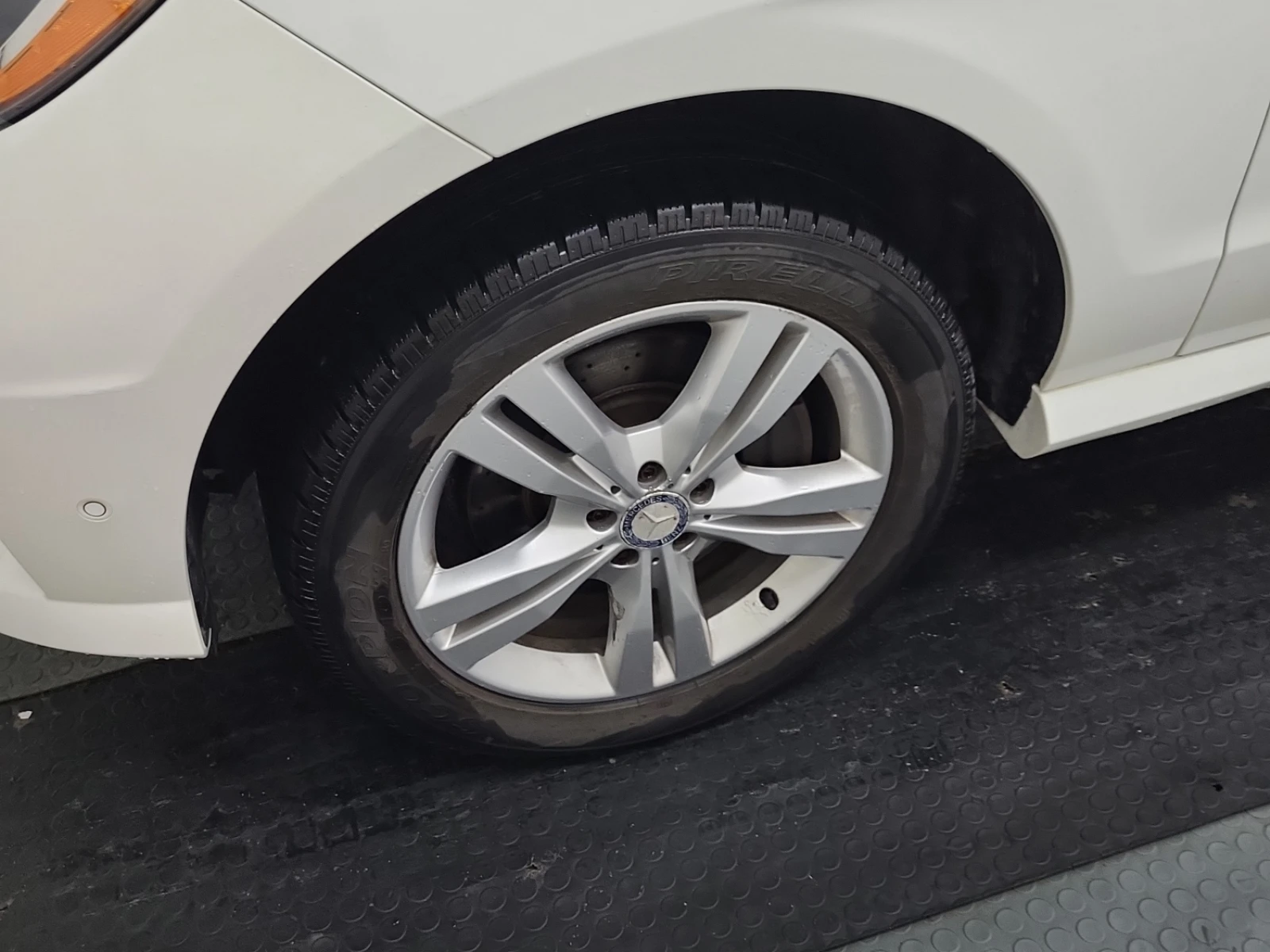 Mercedes-Benz ML 350 Harman/Kardon* 360View* Keyless* Подгрев* Пано, снимка 7 - Автомобили и джипове - 54998498