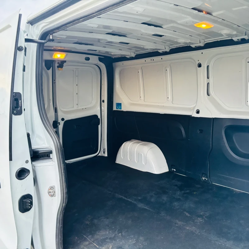 Opel Vivaro MAXI, снимка 15 - Бусове и автобуси - 53263736