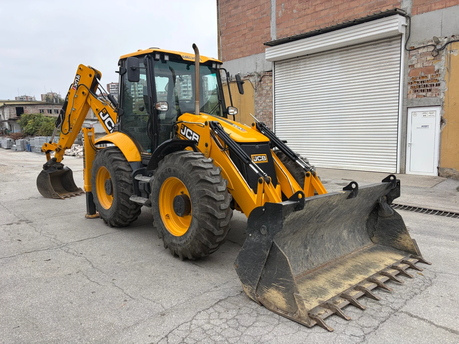 Багер JCB 4CX PRO